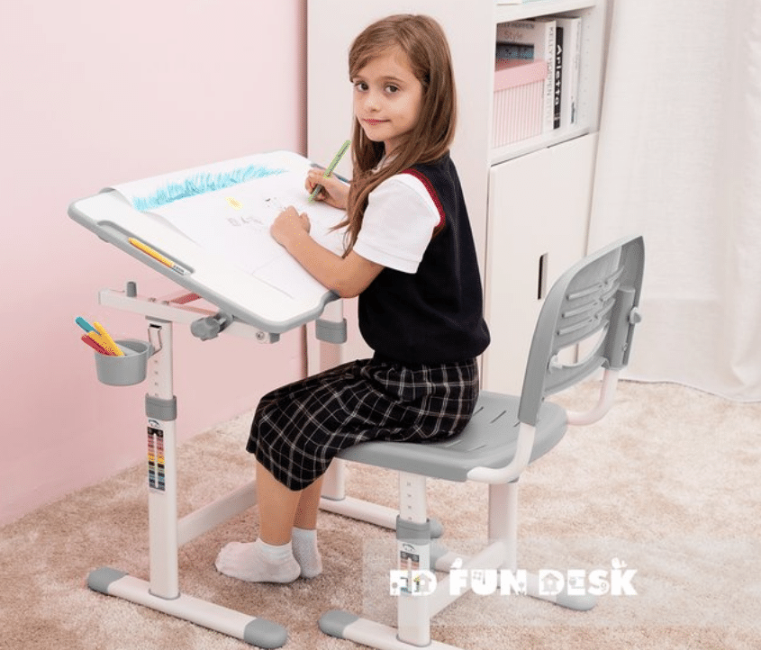 Písací stôl, ktorý rastie spolu s dieťaťom